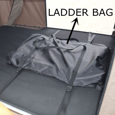 Tenda beige sul tetto della macchina Tenda con apertura automatica rapida 2019