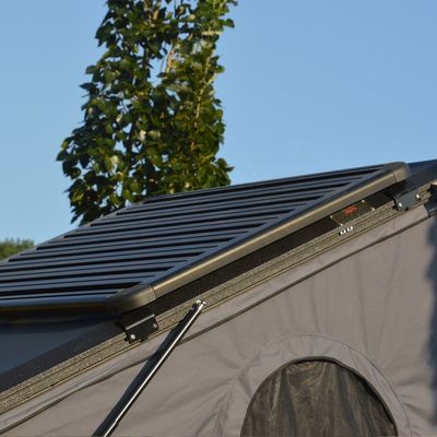 Scopri la tenda perfetta per quattro stagioni con tetto in alluminio e piattaforma di tetto