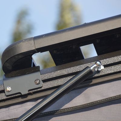 Scopri la tenda perfetta per quattro stagioni con tetto in alluminio e piattaforma di tetto