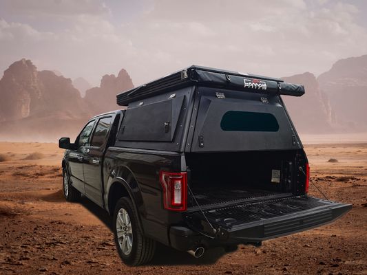 Camper in alluminio con una camera da letto per camion